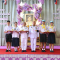 พระบาทสมเด็จพระเจ้าอยู่หัว และสมเด็จพระนางเจ้าฯ พระบรมราชินี พระราชทานอาหารกลางวันแก่โรงเรียนธนบุรีวรเทพีพลารักษ์