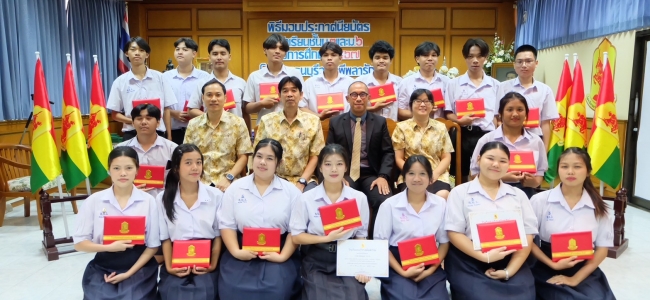 พิธีมอบประกาศนียบัตรแก่นักเรียนระดับชั้นมัธยมศึกษาปีที่ 3 และ 6 ที่สำเร็จการศึกษา ประจำปีการศึกษา 2567